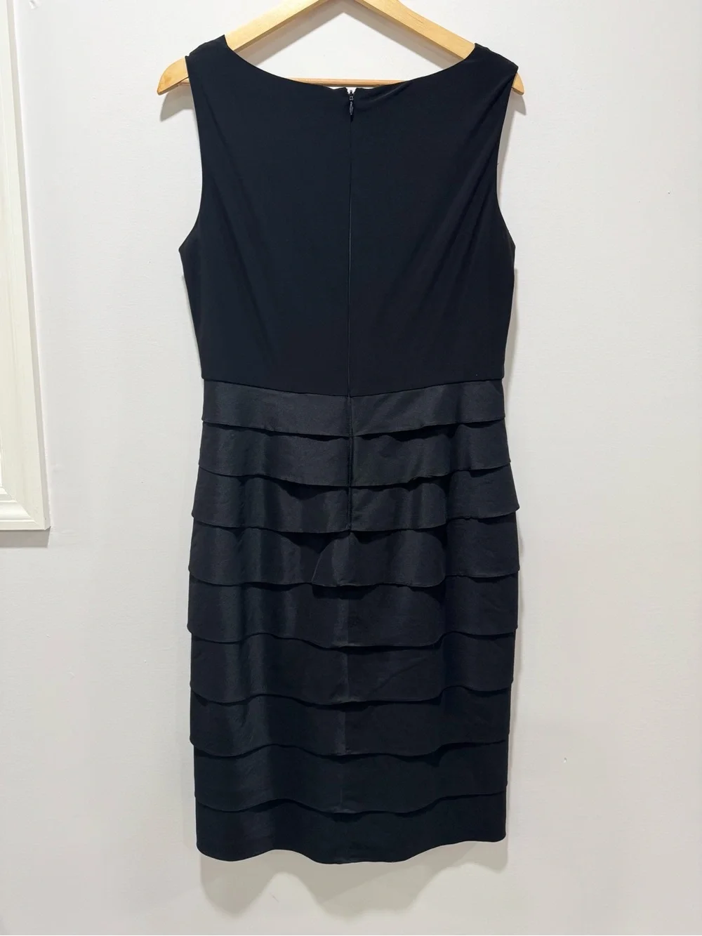 Adrianna Papell Black Tiered Ruffle Sheath Dress V-Neck Cocktail Size 14 - Picture 2 of 3